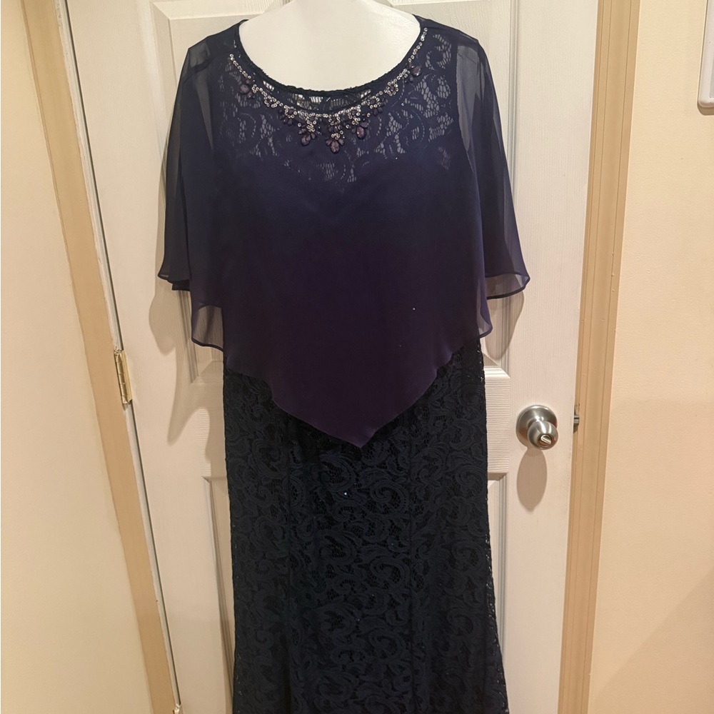 IGNITE EVENINGS Elegant Navy Lace and Chiffon Evening Dress